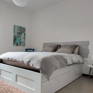  Appartamento Manzoni Aparts Dotato Di 1 O 2 Da Letto Italia